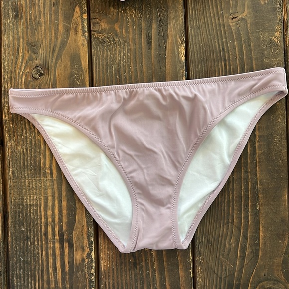 Victoria’s Secret Bikini - Picture 2 of 5